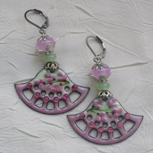 Ravissantes boucles d’oreilles en cuivre émaillé et perles en verre de murano