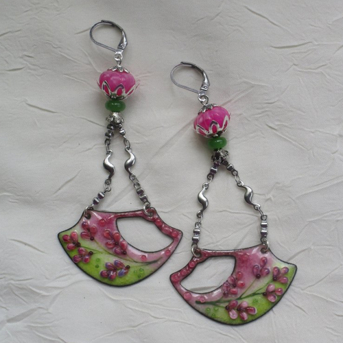 Ravissantes boucles d’oreilles en cuivre émaillé et perles en verre de murano