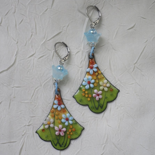 Ravissantes boucles d’oreilles en cuivre émaillé et perles en verre de murano