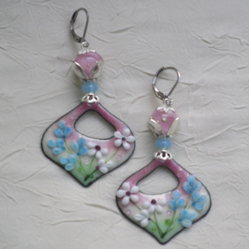 Ravissantes boucles d’oreilles en cuivre émaillé et perles en verre de murano
