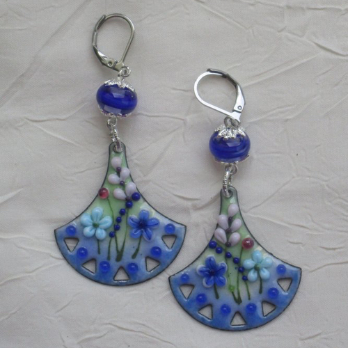 Ravissantes boucles d’oreilles en cuivre émaillé et perles en verre de murano