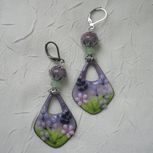 Ravissantes boucles d’oreilles en cuivre émaillé et perles en verre de murano