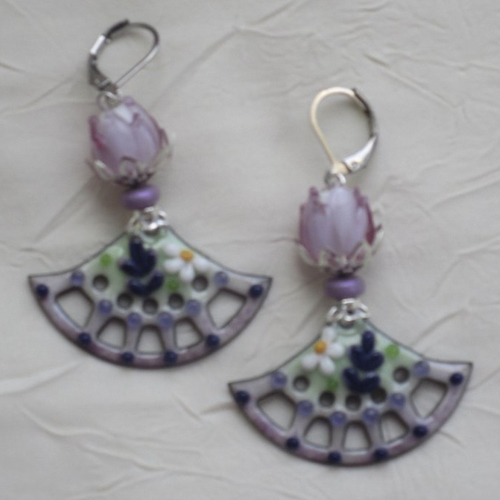 Ravissantes boucles d’oreilles en cuivre émaillé et perles en verre de murano