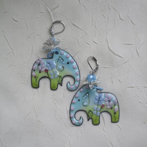 Ravissantes boucles d’oreilles en cuivre émaillé et perles en verre de murano