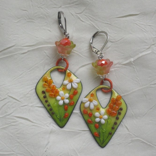 Ravissantes boucles d’oreilles en cuivre émaillé et perles en verre de murano