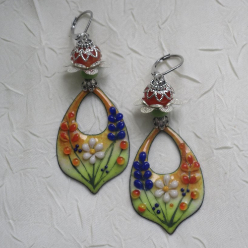 Ravissantes boucles d’oreilles en cuivre émaillé et perles en verre de murano