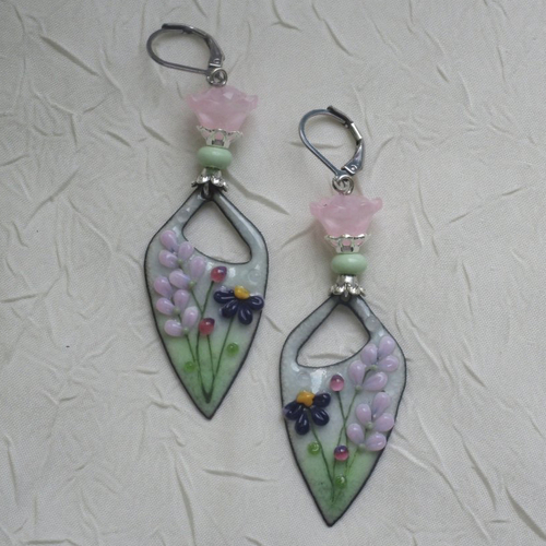 Ravissantes boucles d’oreilles en cuivre émaillé et perles en verre de murano