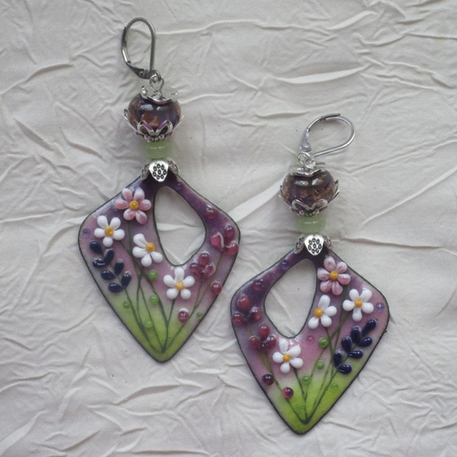 Ravissantes boucles d’oreilles en cuivre émaillé et perles en verre de murano