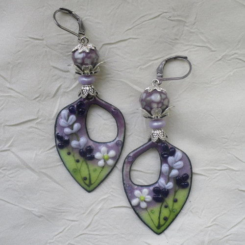Ravissantes boucles d’oreilles en cuivre émaillé et perles en verre de murano