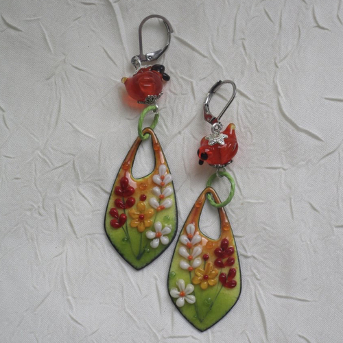 Ravissantes boucles d’oreilles en cuivre émaillé et perles en verre de murano
