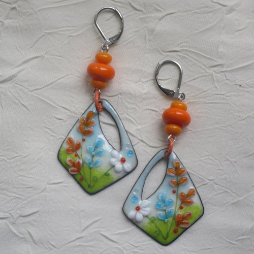 Ravissantes boucles d’oreilles en cuivre émaillé et perles en verre de murano