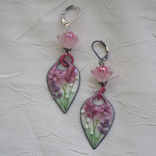 Ravissantes boucles d’oreilles en cuivre émaillé et perles en verre de murano