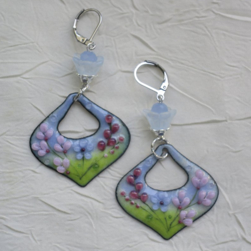 Ravissantes boucles d’oreilles en cuivre émaillé et perles en verre de murano