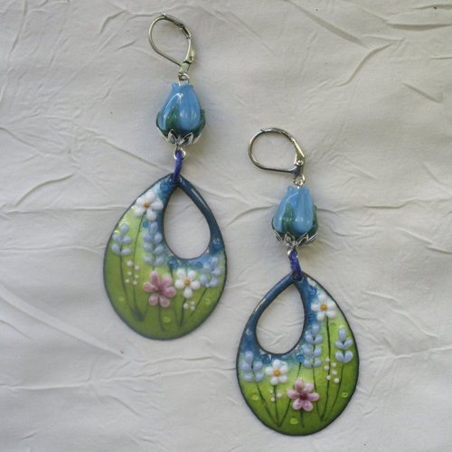 Ravissantes boucles d’oreilles en cuivre émaillé et perles en verre de murano