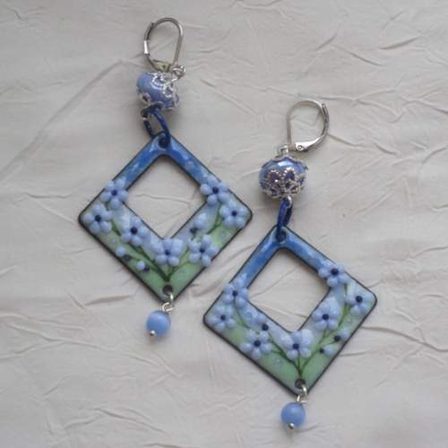 Ravissantes boucles d’oreilles en cuivre émaillé et perles en verre de murano