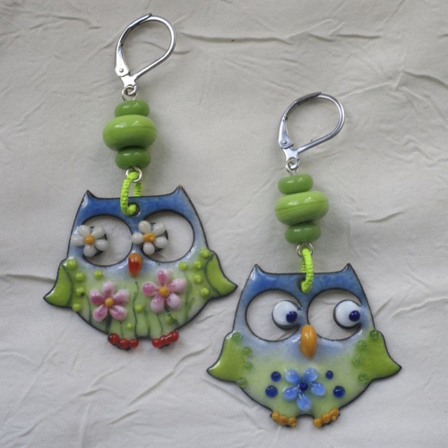 Ravissantes boucles d’oreilles en cuivre émaillé et perles en verre de murano