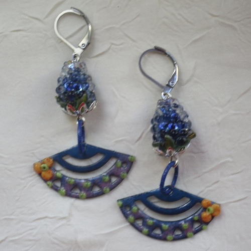 Ravissantes boucles d’oreilles en cuivre émaillé et perles en verre de murano