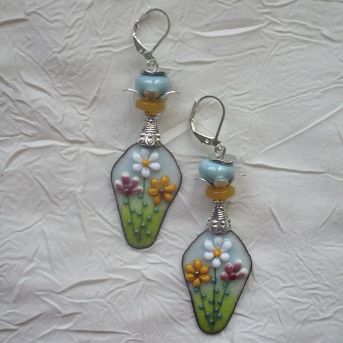 Ravissantes boucles d’oreilles en cuivre émaillé et perles en verre de murano