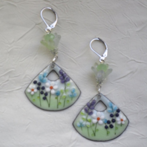 Ravissantes boucles d’oreilles en cuivre émaillé et perles en verre de murano