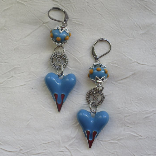 Ravissantes boucles d’oreilles en métal laqué  