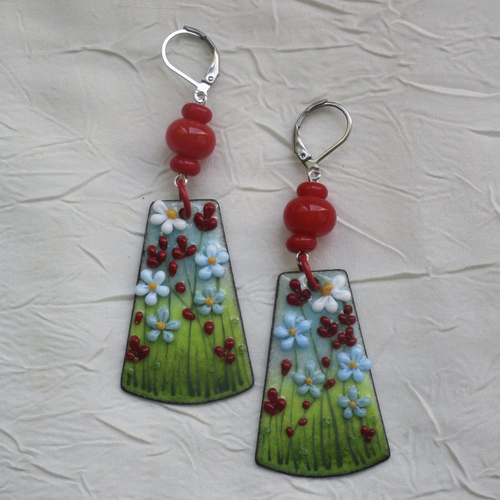 Ravissantes boucles d’oreilles en cuivre émaillé et perles en verre de murano