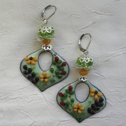 Ravissantes boucles d’oreilles en cuivre émaillé et perles en verre de murano