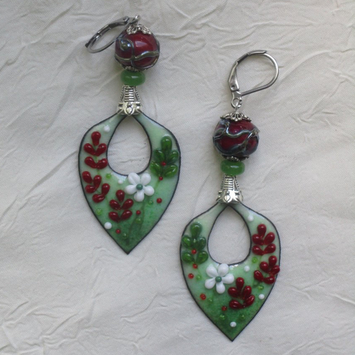 Ravissantes boucles d’oreilles en cuivre émaillé et perles en verre de murano