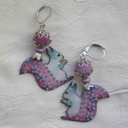 Ravissantes boucles d’oreilles en cuivre émaillé et perles en verre de murano