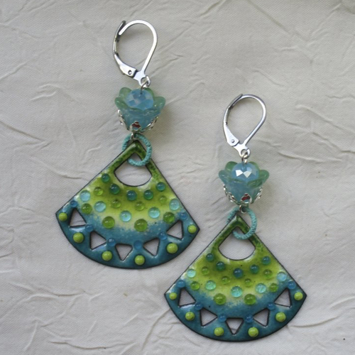 Ravissantes boucles d’oreilles en cuivre émaillé et perles en verre de murano