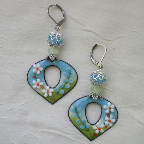 Ravissantes boucles d’oreilles en cuivre émaillé et perles en verre de murano