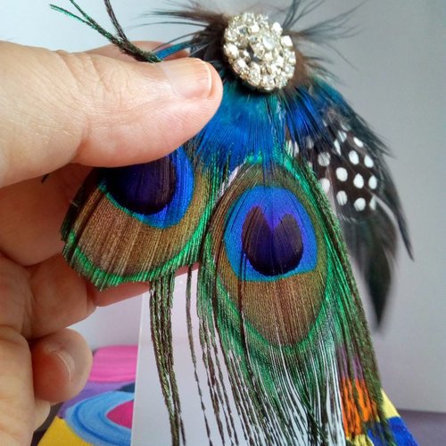 Pince barrette plumes de paon avec cabochon cristal strass diamant gris,fermoir crocodile,fait mains,cadeau fete anniversaire noel