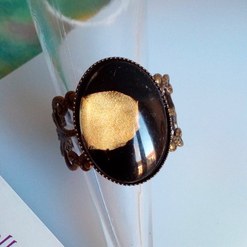 Bague laiton bronze anneau ajustable fleuri avec cabochon ovale 13x18mm verre peint noir et or par artiste,fait en france,cadeau fete