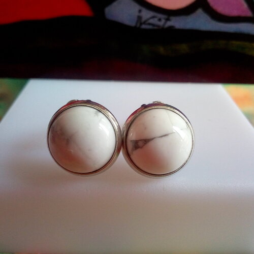 Howlite, clips oreilles argente rhodie avec cabochons ronds,pierre precieuse,cadeau fete anniversaire noel,fait mains en france