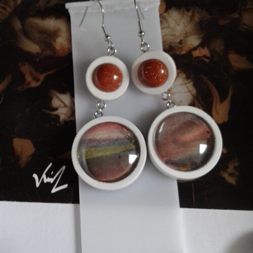 Peint artiste française,boucles oreille,pierre du soleil,bois blanc,acier inox,aquarelle bleu rouge jaune,vert rose marron,cabochons ronds