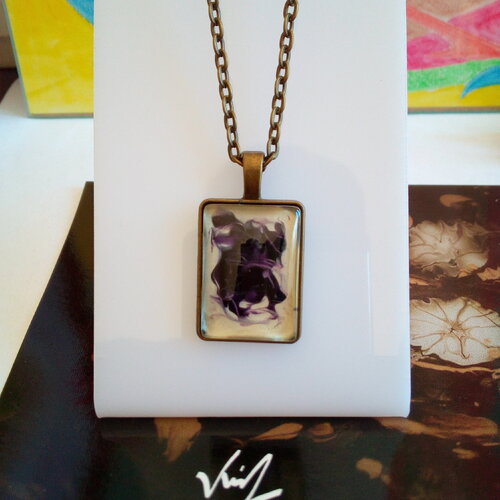 Verre peint,pendentif rectangulaire en laiton avec cabochon amethyste et nacre blanc,creation originale fait mains en france,chaine forçat