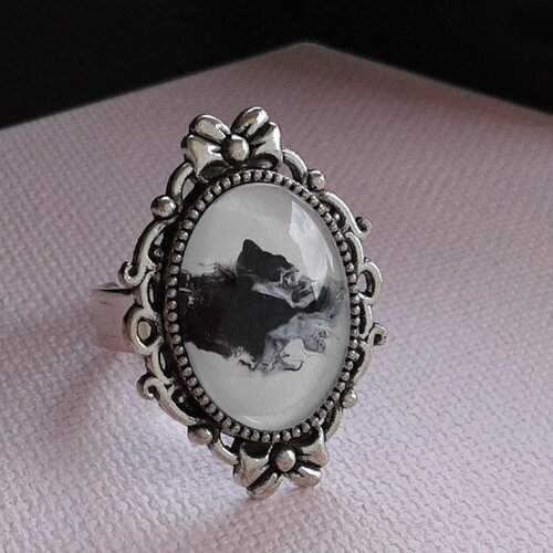 Peinture noir et blanc,bague noeud kawaii argente ajustable,mini tableau fantastique,fait mains en france,cadeau fete noel anniversaire