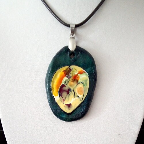 Art portable, bijou peint, pendentif visage abstrait cubisme,argile polymere peinture acrylique finition vernis,cordon noir,cadeau fete noel
