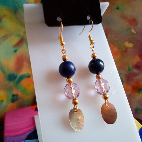 Lapis lazuli,boucles oreilles plaque or avec perles ronde facettes verre mauve et sequins nacre abalone,crochets,cadeau fete anniversaire