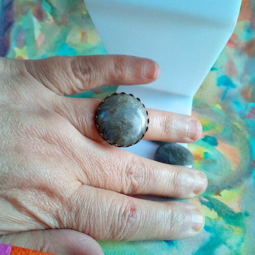 Bague laiton bronze avec labradorite pierre precieuse gris bleu cabochon rond 25mm,anneau ajustable,fait mains en france,fete anniversaire