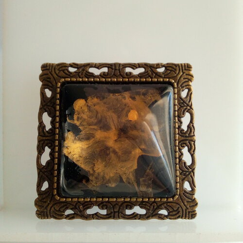 Peint artiste broche carre laiton bronze avec cabochon verre peint noir et or,art nouveau deco,abstrait fantastique,fait mains en france