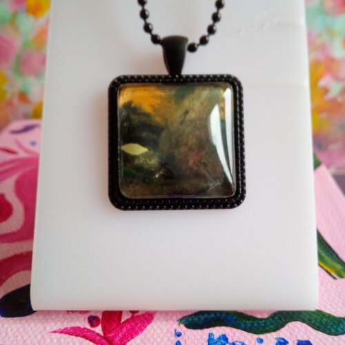 Pendentif carre en laiton avec aquarelle ,jaune noir marron gris orange,fait mains en france,cadeau fete noel,chaine boule