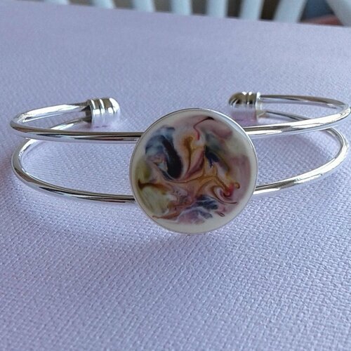 Art nouveau,peint par artiste,bracelet jonc laiton argenté,ajustable,plateau rond 20 mm,bijou boheme hippie fantastique,or blanc parme bleu