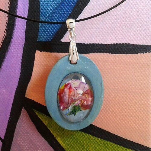 Art nouveau,pendentif sculpté,signé, cabochon lacik, fantastique,création artiste, bleu, orange, blanc, rouge, vert, jaune, rose, mauve