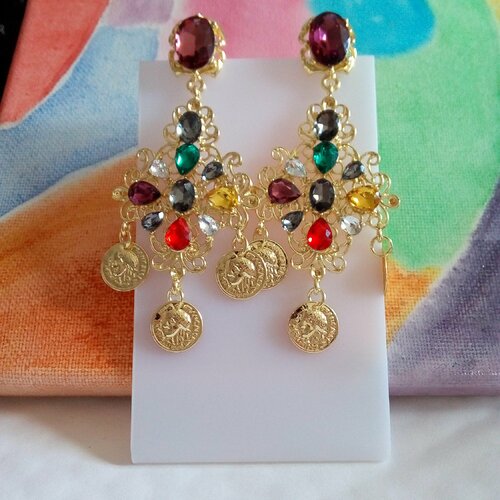 Boucles oreilles pendantes fleurs filigrane en laiton doré avec strass cristal et breloques pieces dorees,fermoir tige et poussoir acier