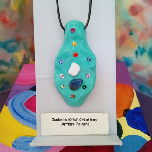 Pendentif beton avec pierres precieuses lapis lazuli et howlite, crisal swarovski,cordon noir,bijou peint a la main