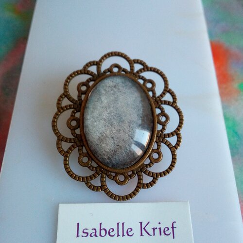 Aquarelle ,broche fleur bronze filigrane avec cabochon oval en verre noir gris nuit orage nuage,fermoir epingle