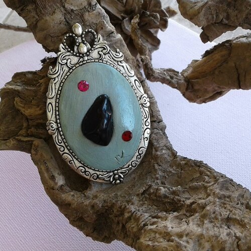 Onyx,cristal swarovski,signature artiste française,broche baroque victorien argente,cabochon oval 30x40mm,vert rose rouge noir,epingle,boho