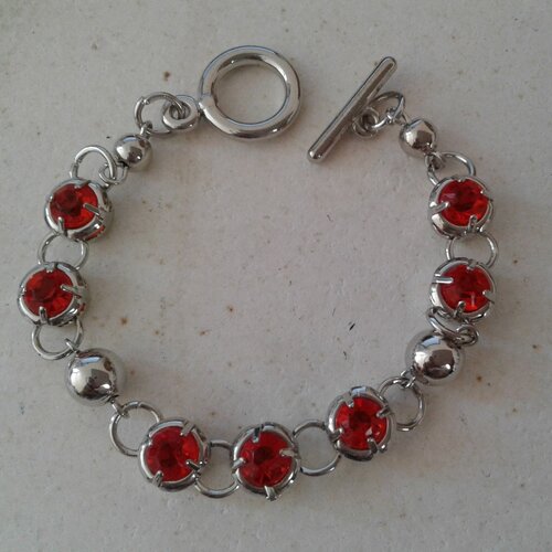 Bracelet fantaisie femme fille argente et rouge beaux strass , beau cadeau