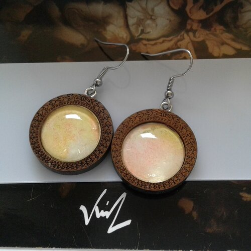 Aquarelle originale peintre française,boucles oreilles bois,crochets acier,jaune orange marron,bobo boho gothique,feuille noeud