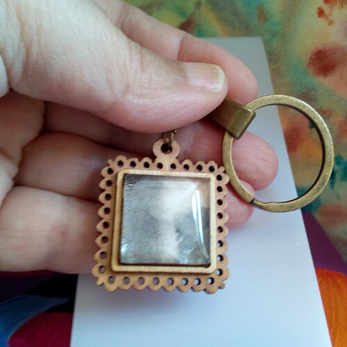 Peint artiste française,porte cle bijou sac,bois laiton verre,cabochon carré 20mm,aquarelle originale,marron gris beige bronze,art nouveau